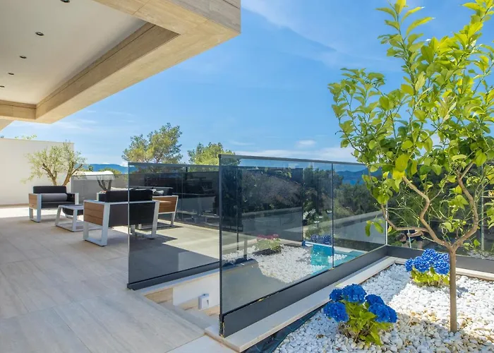 Hedonist Villa *