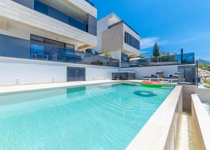 Hedonist Villa *