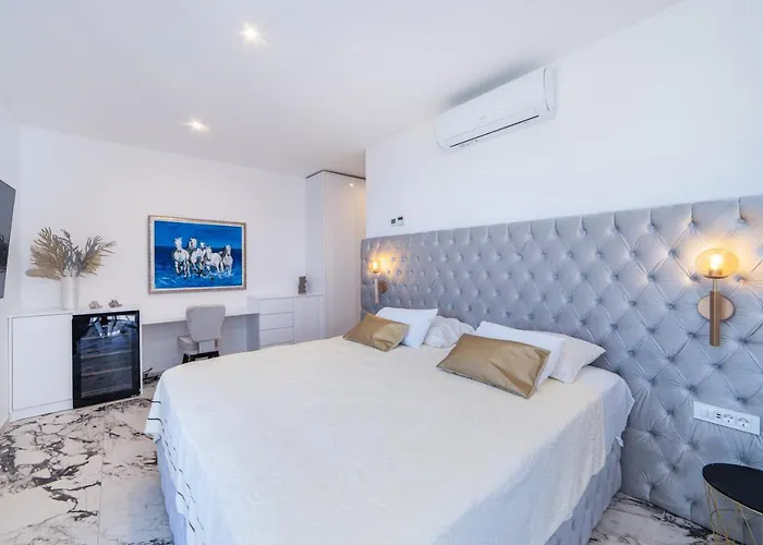 Hedonist Villa Komarna