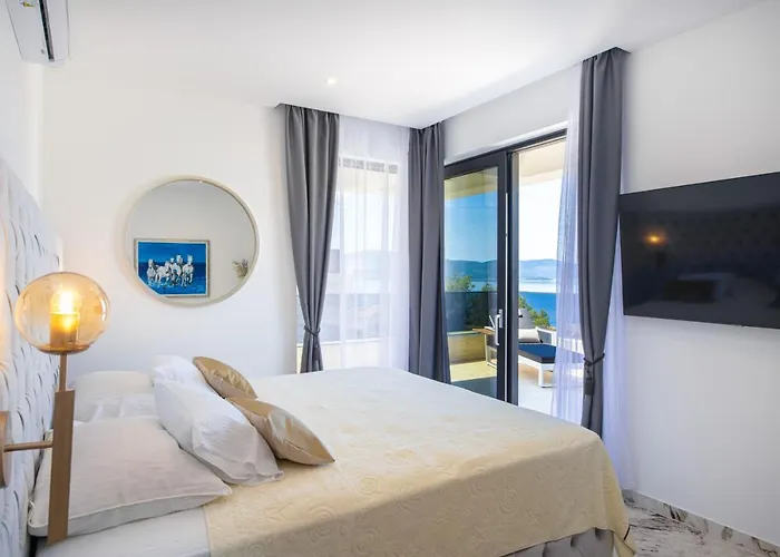 Hedonist Villa *