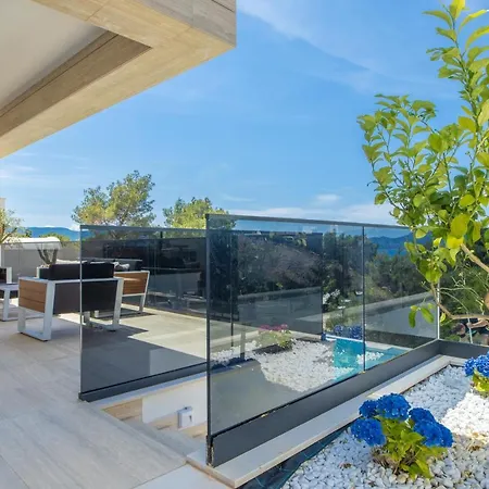Hedonist Villa *