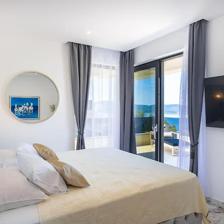 Hedonist Villa *