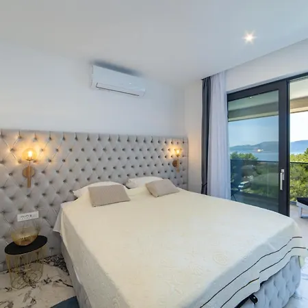 Hedonist Villa Komarna