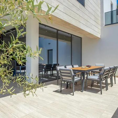 Hedonist Villa *