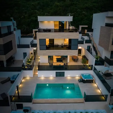 Hedonist Villa Komarna