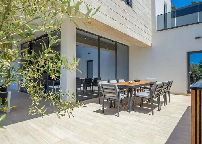 Hedonist Villa *
