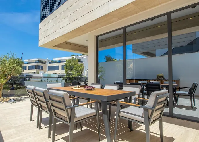 Hedonist Villa *